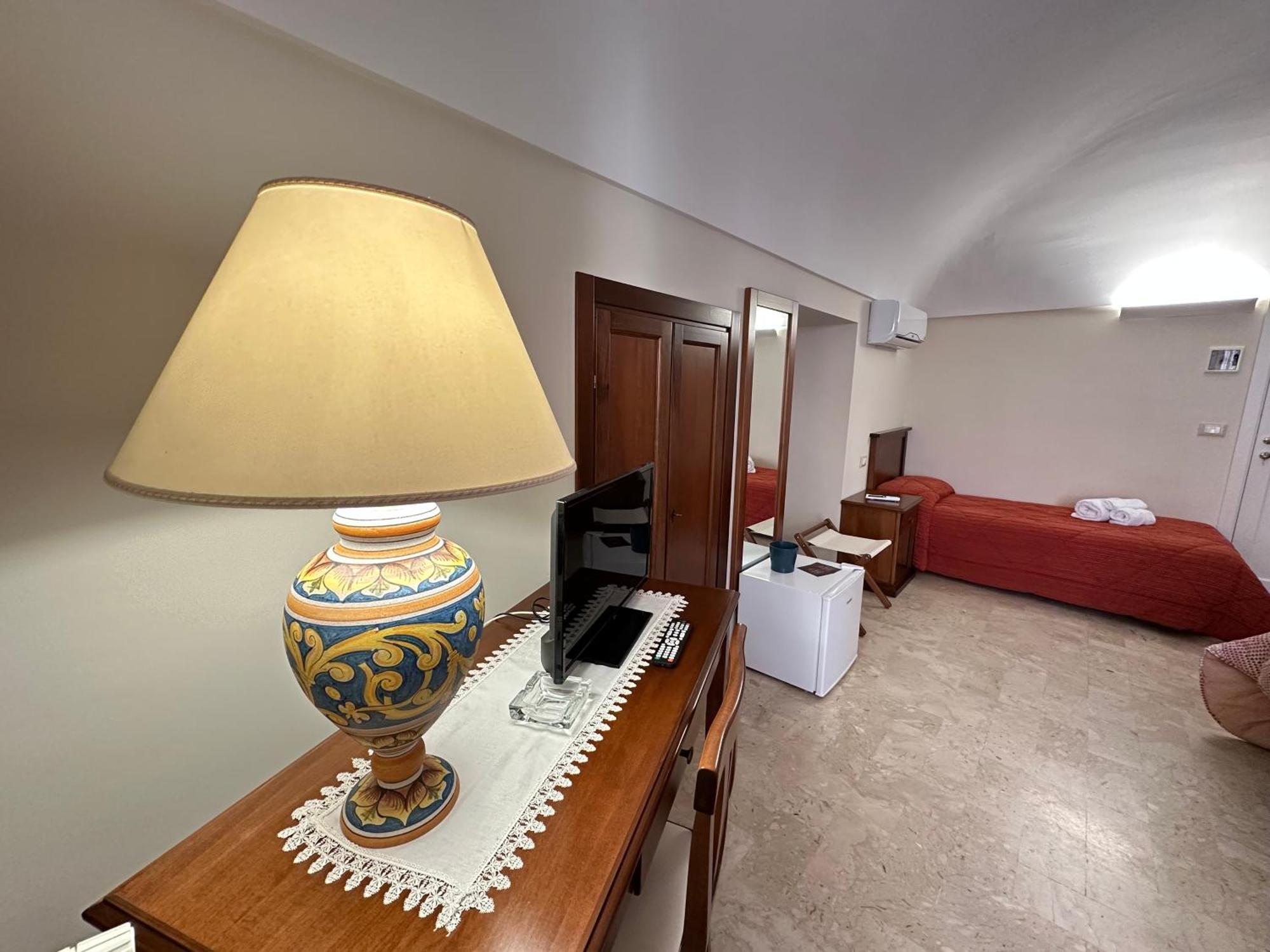 Historic B&B Apartments Home 끼아라몬떼굴피 외부 사진