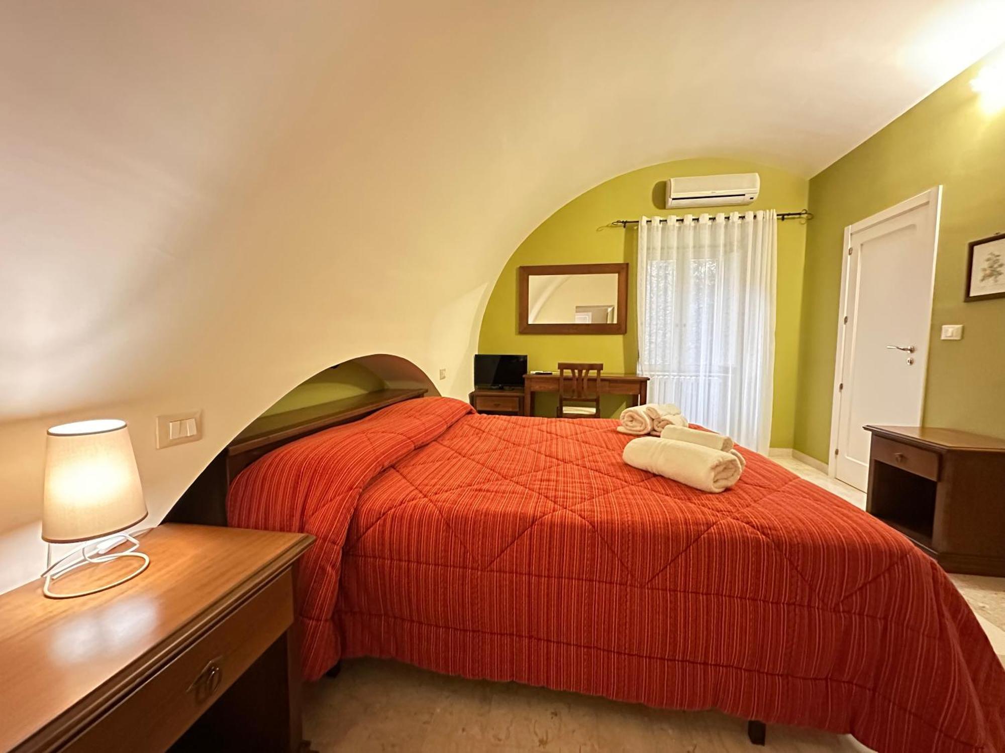 Historic B&B Apartments Home 끼아라몬떼굴피 외부 사진